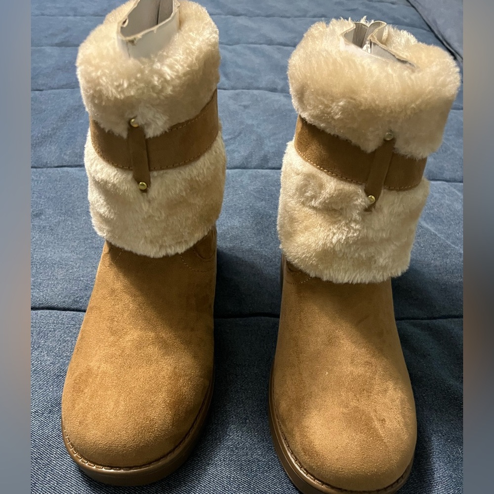G-By Guess New never used big girls tan boots size 6M